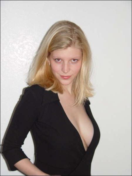 15P Hot MILF strips