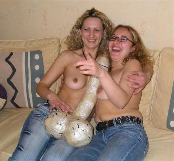 18P Housewife and her lesbian friends
