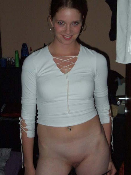 15P Pictures of a hot MILF modelling naked for her pervy buddy