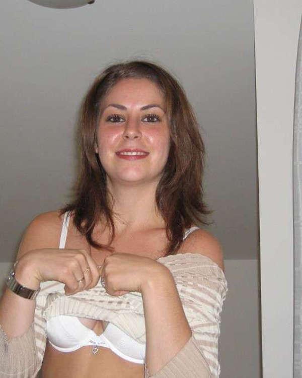 15P Pictures of a lovely vacation with a kinky MILF