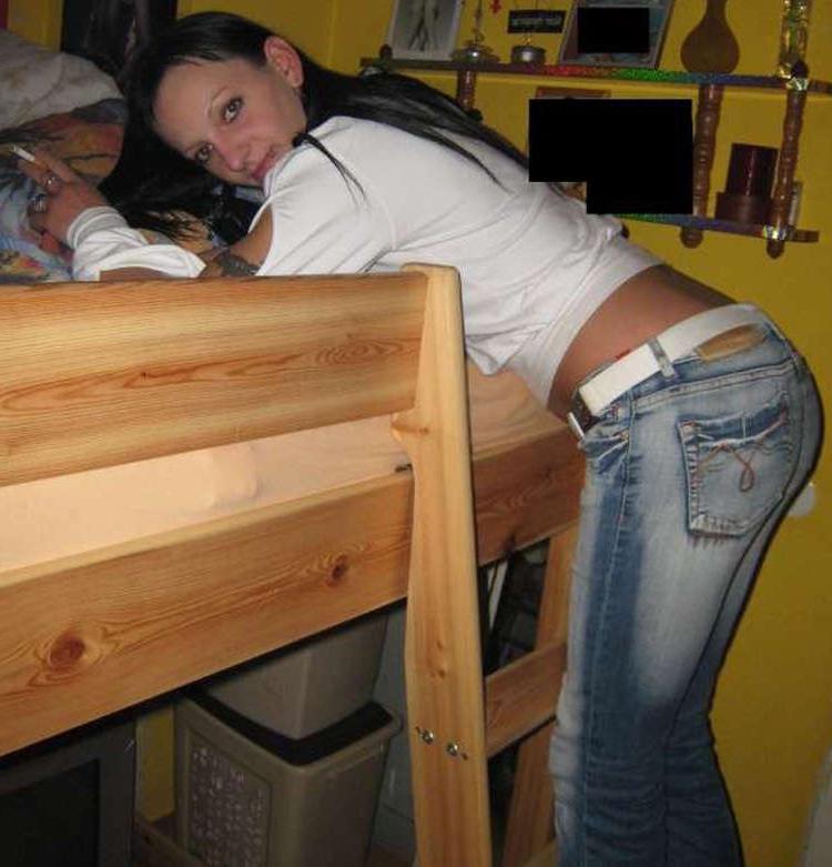 15P Pictures of a tattooed amateur housewife