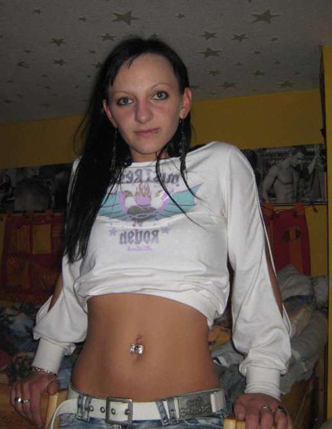15P Pictures of a tattooed amateur housewife