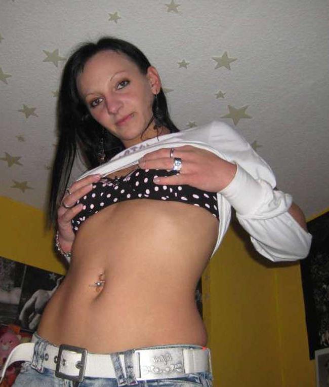 15P Pictures of a tattooed amateur housewife