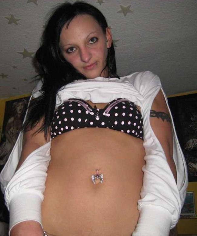 15P Pictures of a tattooed amateur housewife