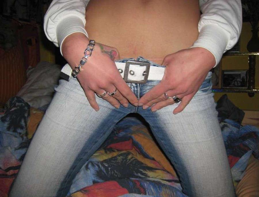 15P Pictures of a tattooed amateur housewife