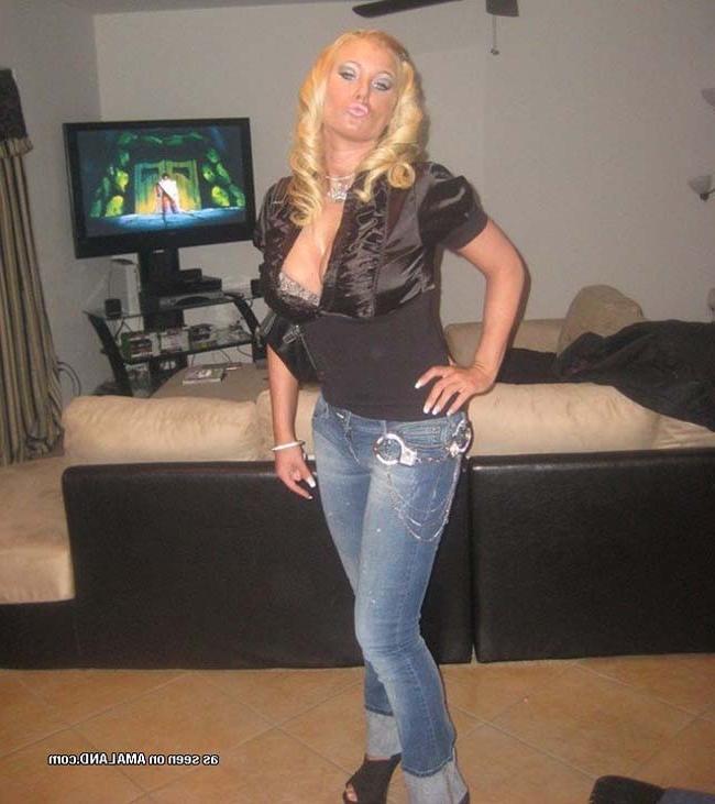 15P Pictures of wild and horny housewives