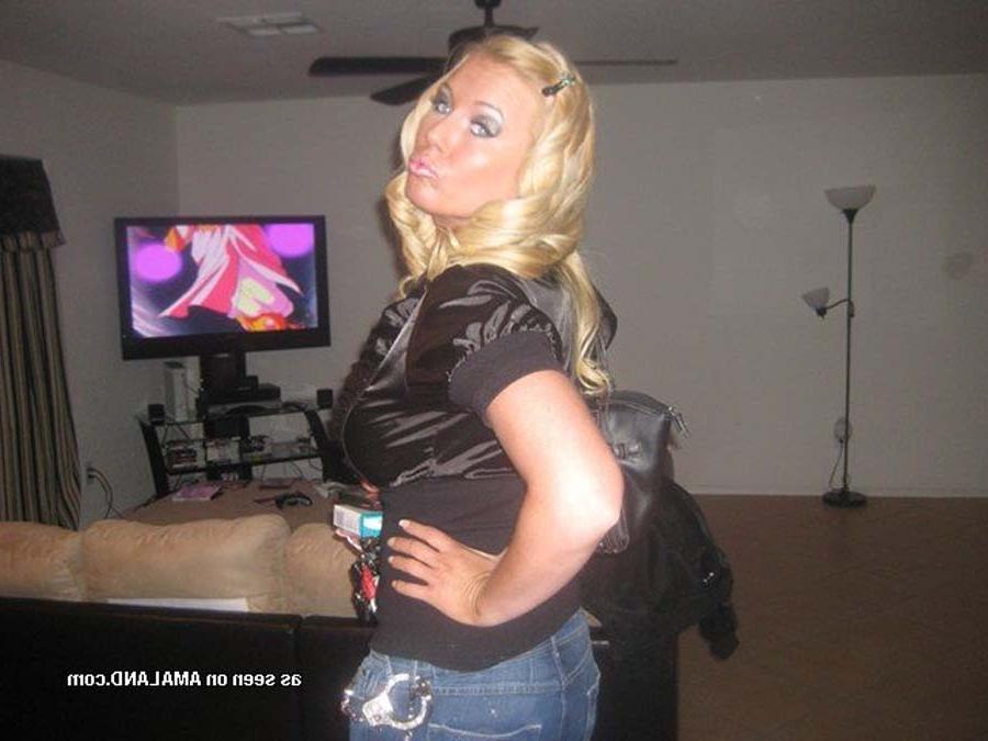 15P Pictures of wild and horny housewives