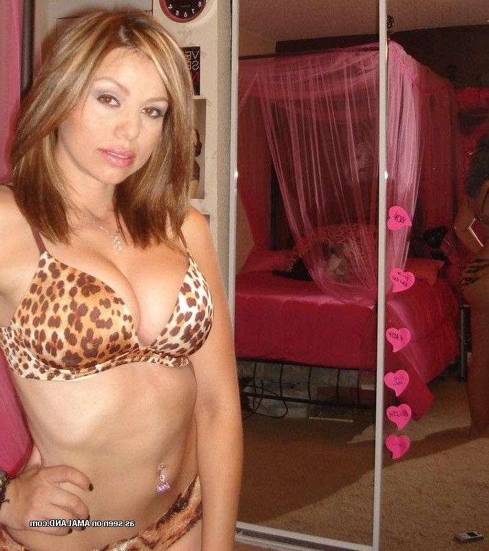 15P Picture compilation of hot and naughty wives