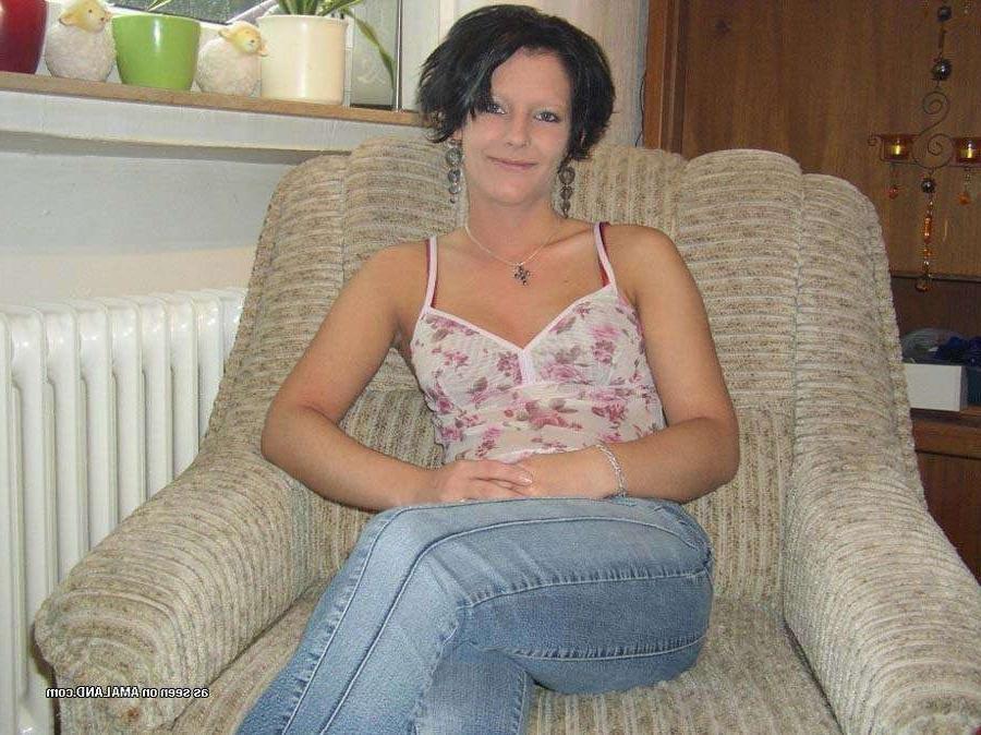 15P Pictures of a hot wife in her black and red lingerie