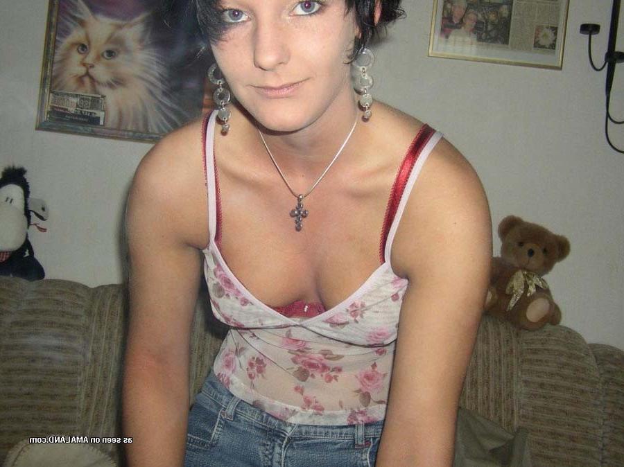 15P Pictures of a hot wife in her black and red lingerie