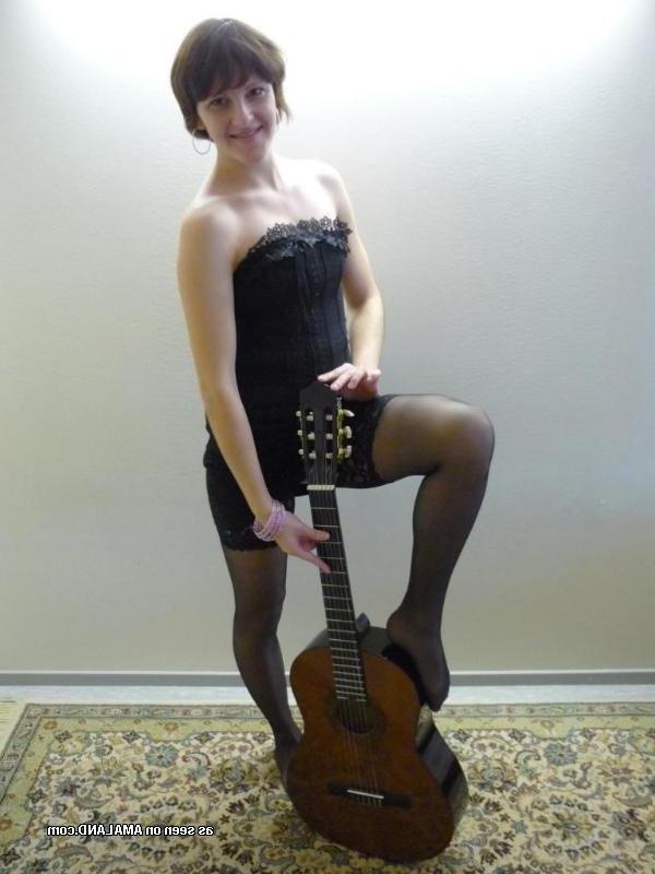 15P Photo set of sultry amateur housewives