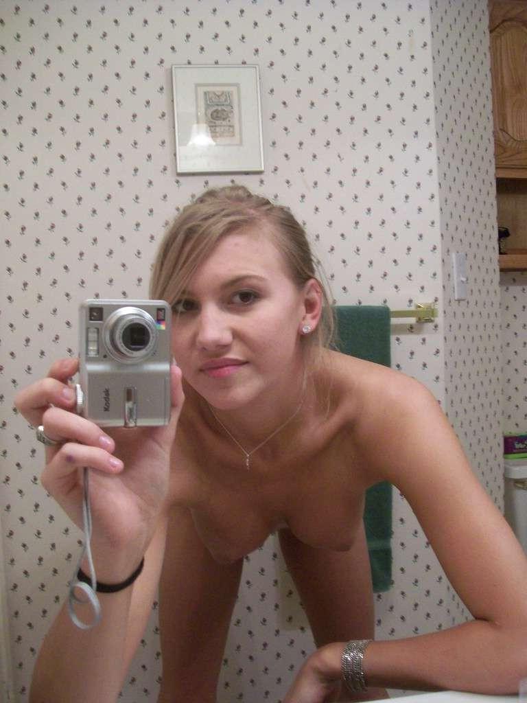 15P Naked housewife selfshooting inside the bathroom