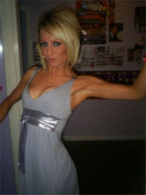 18P Photos of amateur wives in kinky poses