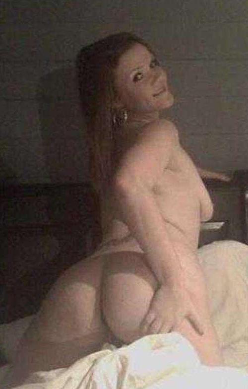 15P Pictures of gorgeous sexy MILFs