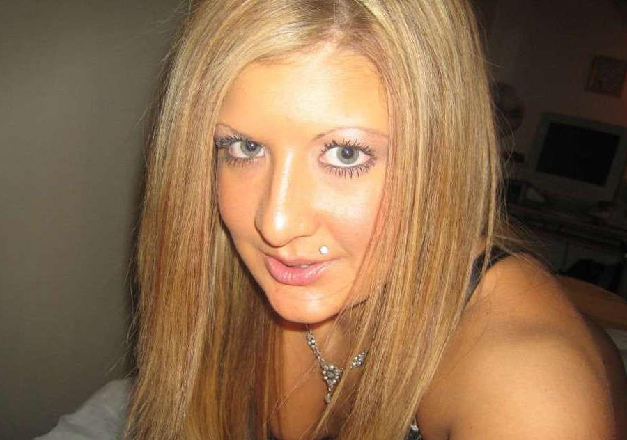 15P Pictures of naughty housewives in the block
