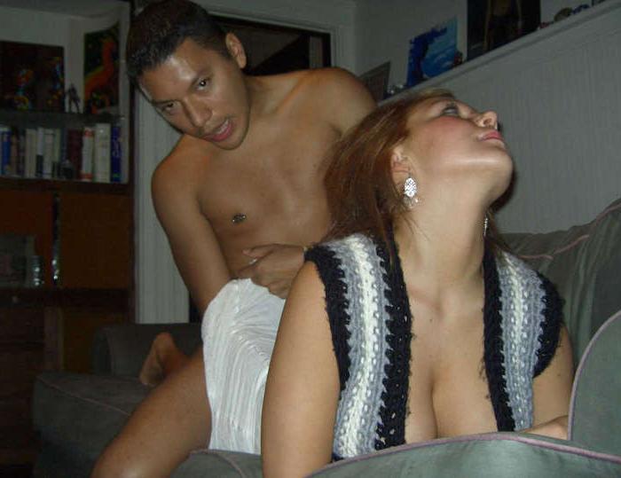 15P Pictures of a naughty MILF getting hot with her gardener