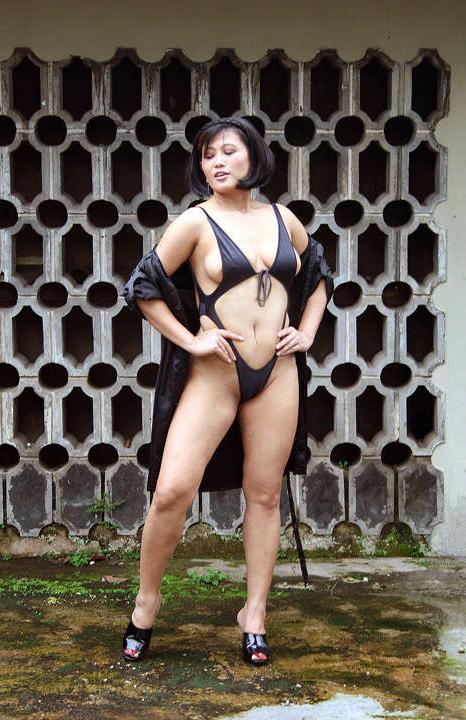 15P Collection of hot MILF