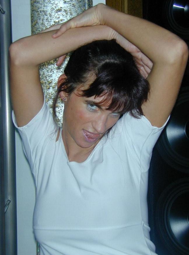 15P Mom plays with camera with no undies