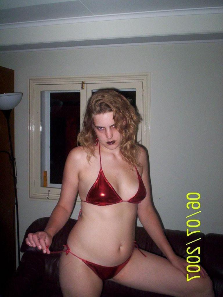 18P Various naked horny housewives