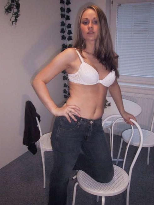 15P Pictures of a gorgeous wife posing naked