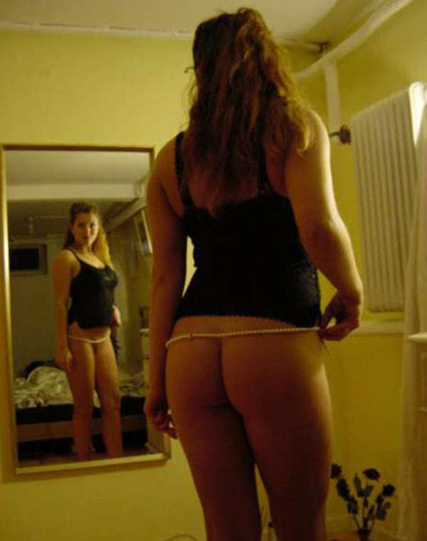 15P Nice collection of a gorgeous MILF's naughty selfpics