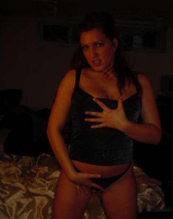 15P Nice collection of a gorgeous MILF's naughty selfpics