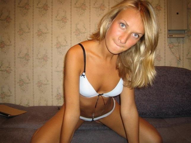 15P Various pictures of a hot and naked wife