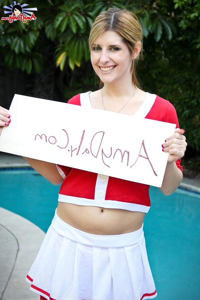 15P Amy the Cheerlader strips off her uniform and wanks