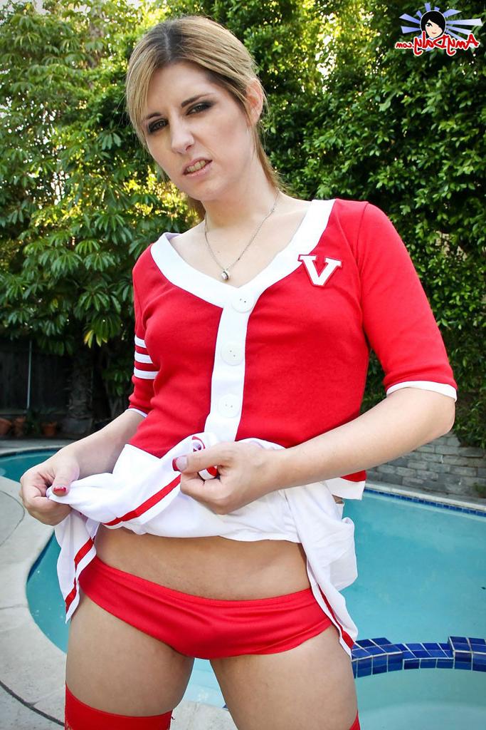 15P Amy the Cheerlader strips off her uniform and wanks