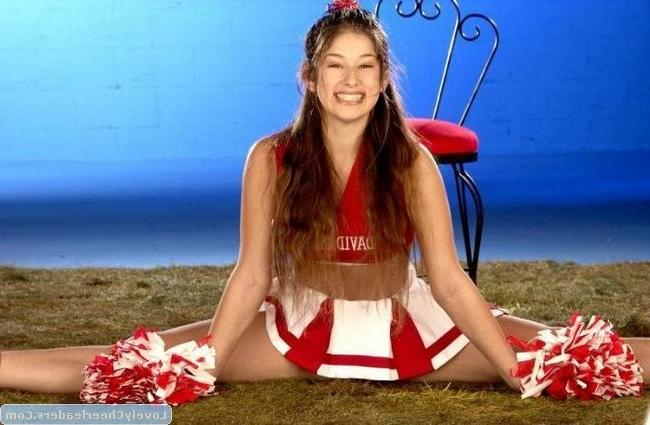 15P Pony-tailed cheerleader Jane spreading her sexy legs