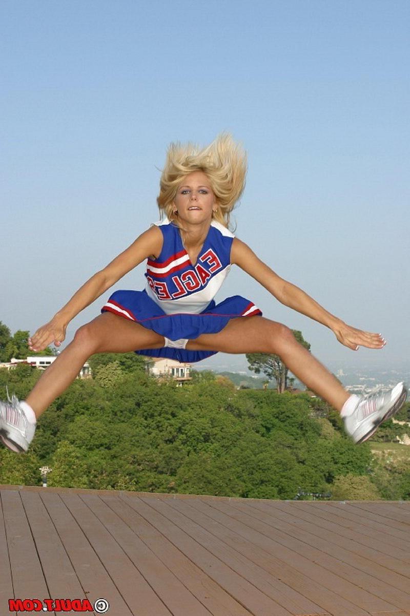 16P Horny cheerleaders getting down to business