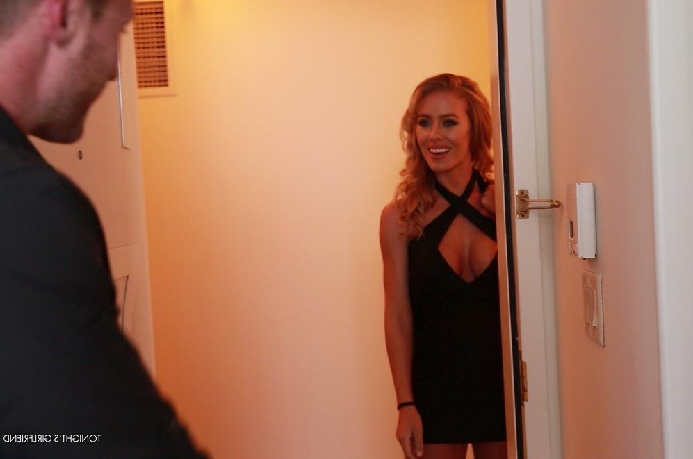 16P Fan fucks porn star Nicole Aniston in a cheerleader outfit