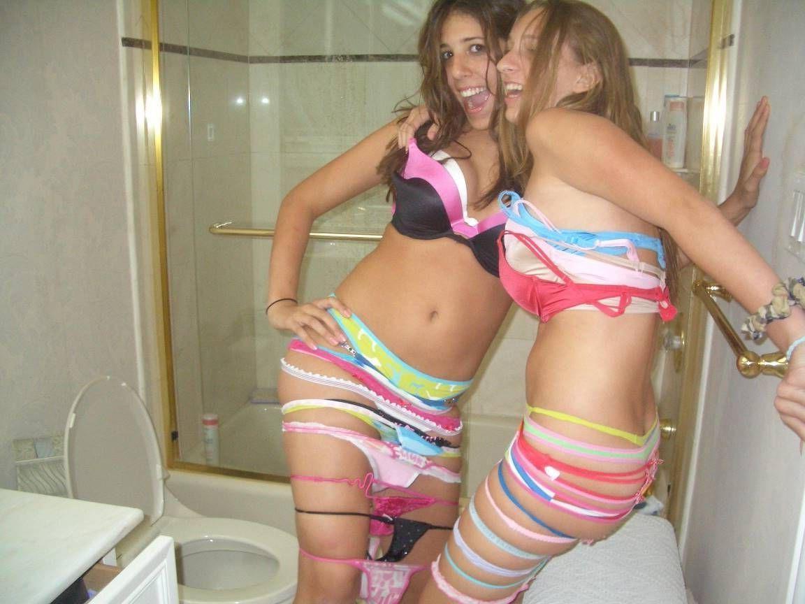 16P This Is How Cheerleaders Spend Their Evenings In Hotel Rooms