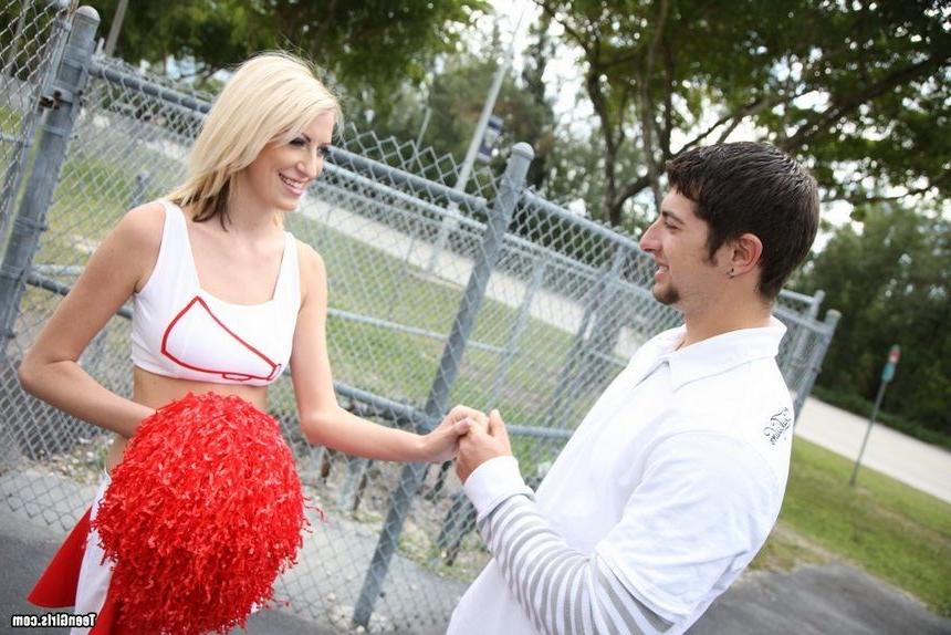8P Blonde cheerleader in couple hardcore till cumshot