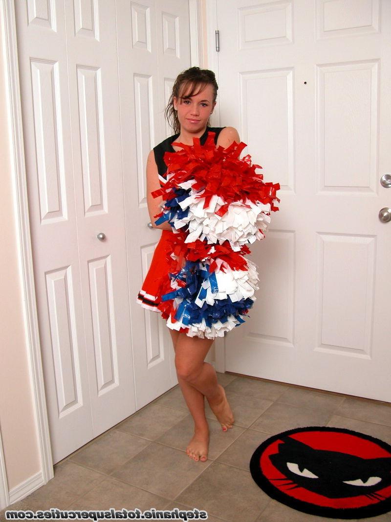 16P Cheerleader Stephanie