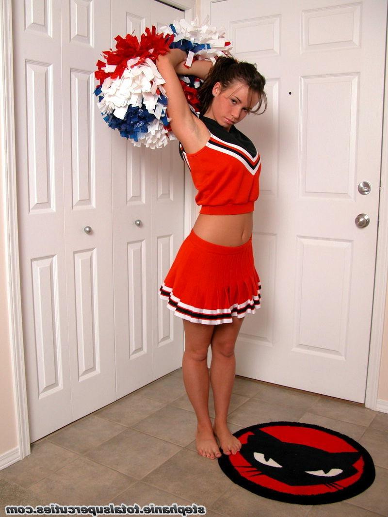 16P Cheerleader Stephanie