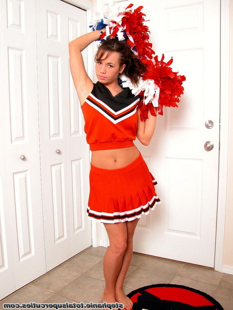 16P Cheerleader Stephanie