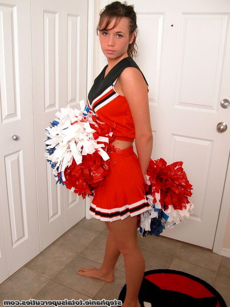 16P Cheerleader Stephanie