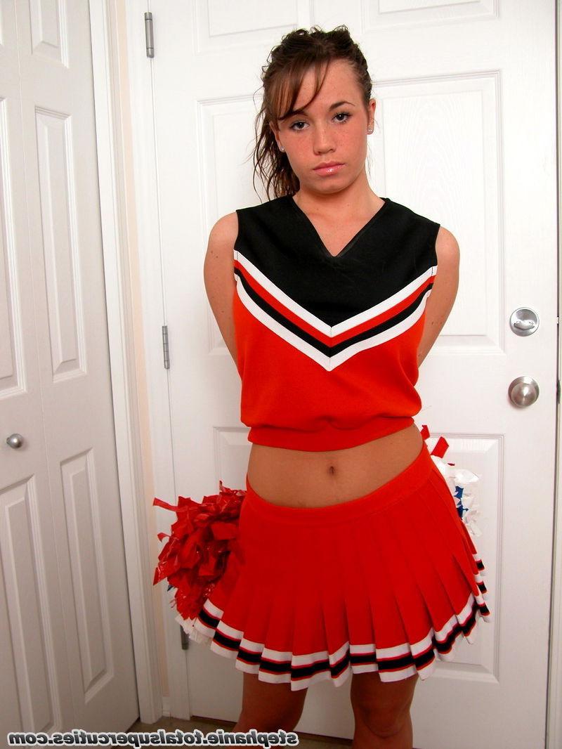 16P Cheerleader Stephanie