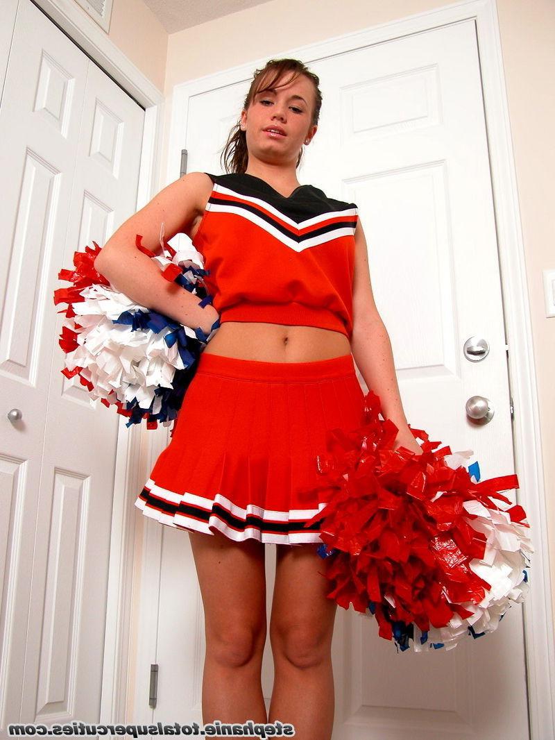 16P Cheerleader Stephanie