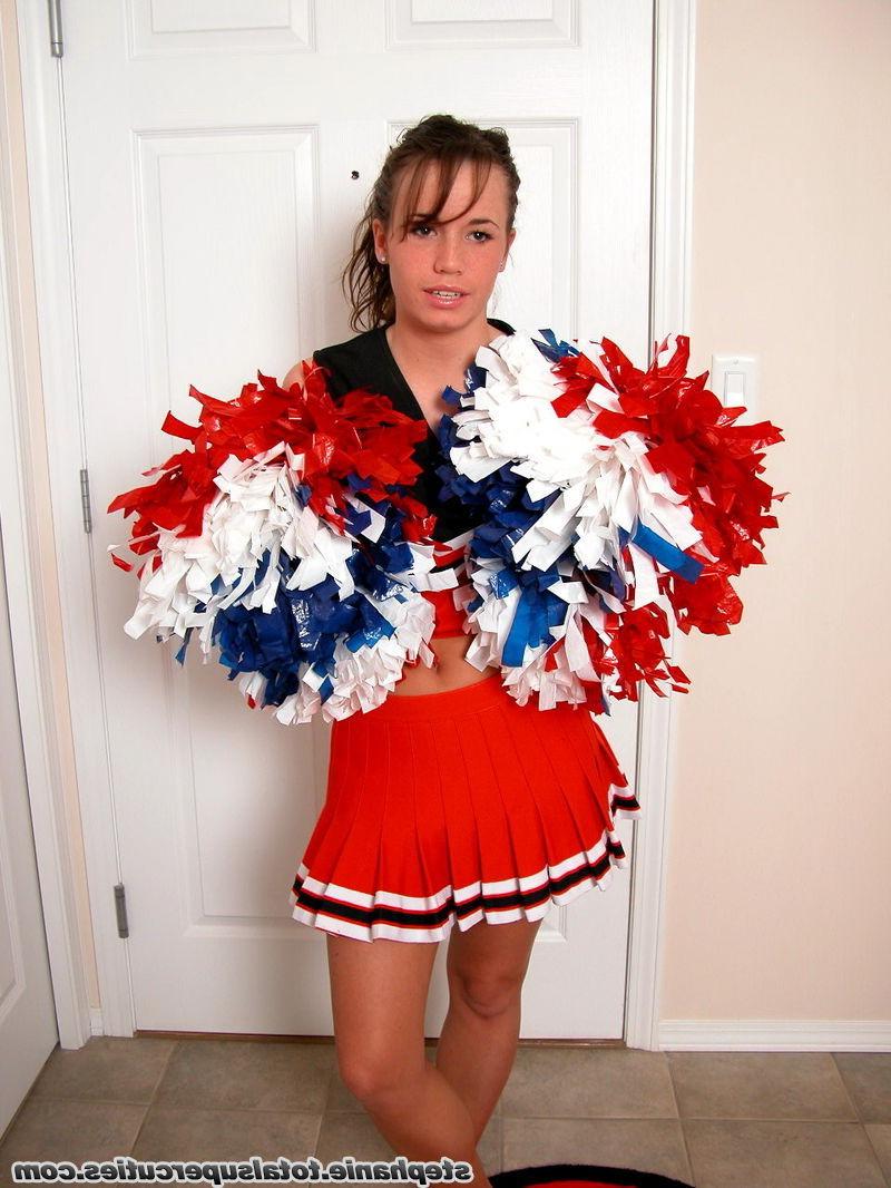 16P Cheerleader Stephanie