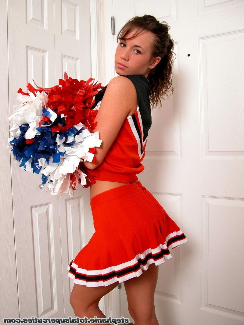16P Cheerleader Stephanie