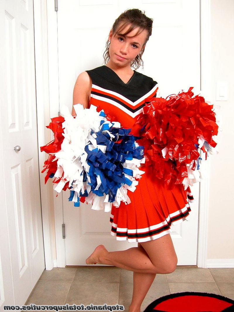 16P Cheerleader Stephanie