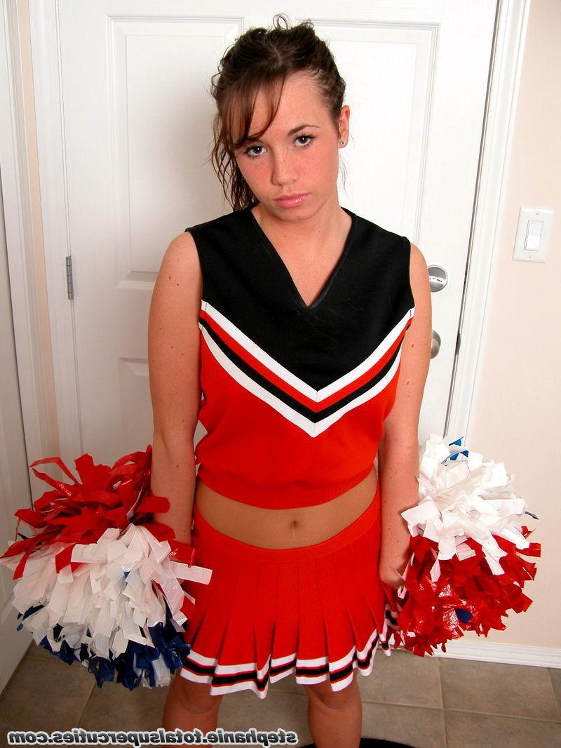 16P Cheerleader Stephanie