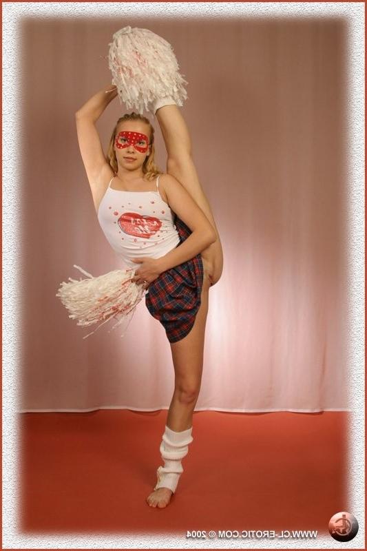 16P Contortionist spreads in a cheerleader outfit