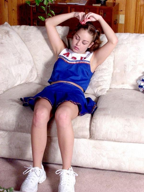 16P Teen cheerleader fingering pussy to get orgasm