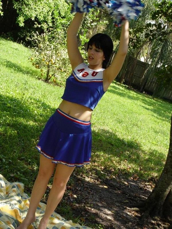 16P Mature cheerleader fingering hard her juicy pussy