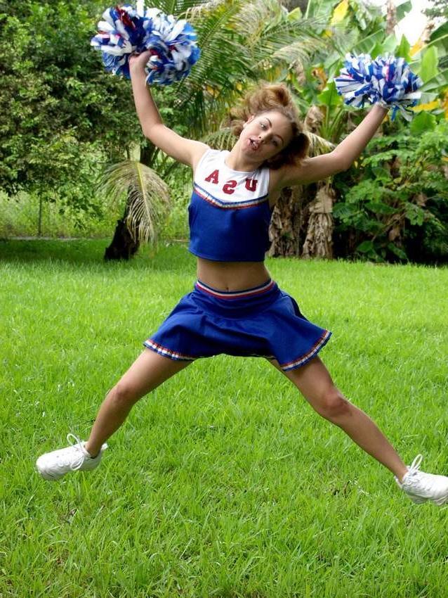 16P Teen cheerleader masturbating pussy in the parc