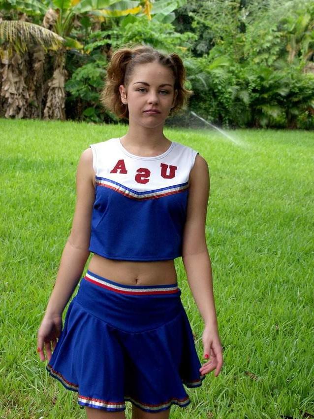 16P Teen cheerleader masturbating pussy in the parc