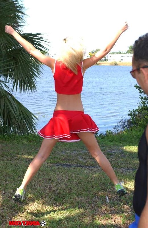16P pretty cheerleader giving great head